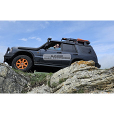 Подходит ли Land Rover Discovery 2 для внедорожных приключений, охоты и рыбалки в 2025 году?