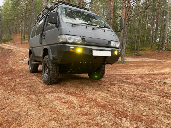 Силовой бампер передний АМЗ для Mitsubishi Delica 1986-1999