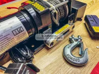 Лебедка электрическая Electric Winch 12V 3000lbs / 1361 кг синтетический трос