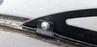 Кронштейн крепления светодиодной балки в водосток над лобовым стеклом на УАЗ Патриот