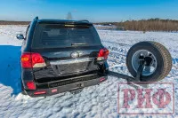 Бампер РИФ силовой задний Toyota Land Cruiser 200 2013-2015 с квадратом под фаркоп, калиткой, фонарями, подсветкой номера