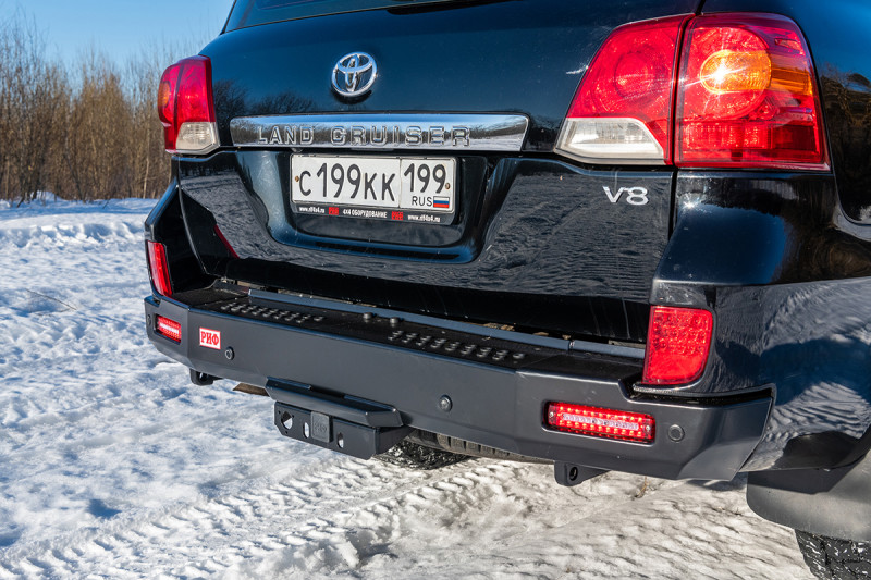 Бампер РИФ силовой задний Toyota Land Cruiser 200 2012-2015 с квадратом под фаркоп и фонарями Бампер РИФ силовой задний Toyota Land Cruiser 200 2012-2015 с квадратом под фаркоп и фонарями