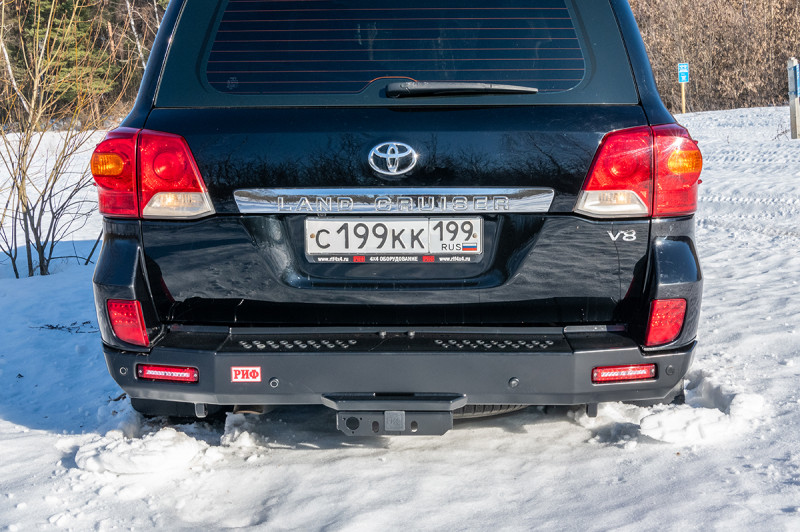 Бампер РИФ силовой задний Toyota Land Cruiser 200 2012-2015 с квадратом под фаркоп и фонарями Бампер РИФ силовой задний Toyota Land Cruiser 200 2012-2015 с квадратом под фаркоп и фонарями