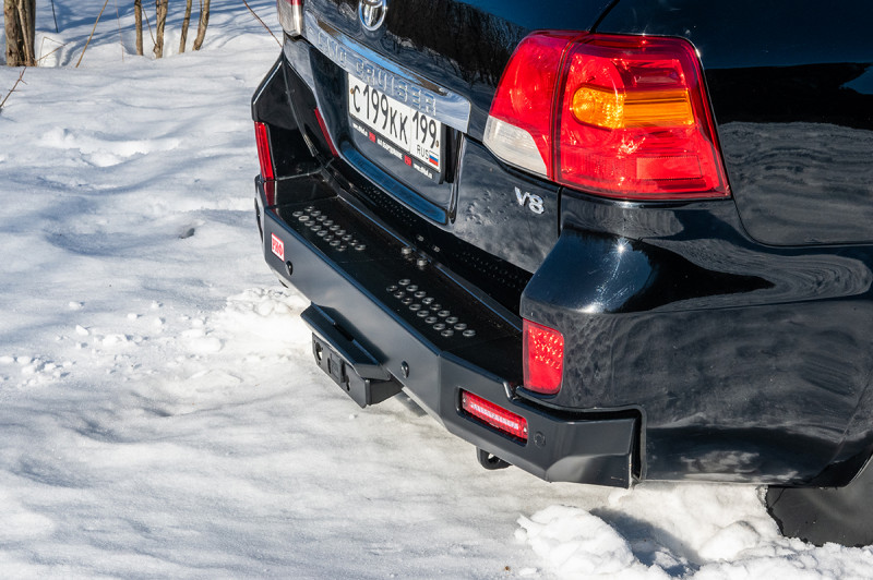 Бампер РИФ силовой задний Toyota Land Cruiser 200 2012-2015 с квадратом под фаркоп и фонарями Бампер РИФ силовой задний Toyota Land Cruiser 200 2012-2015 с квадратом под фаркоп и фонарями
