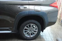 Расширители колесных арок для Mitsubishi Pajero Sport 2015-2020 20 мм (ABS пластик) Расширители колесных арок для Mitsubishi Pajero Sport 2015-2020 20 мм (ABS пластик)