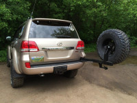 Калитка РИФ с фаркопом в штатный задний бампер Toyota Land Cruiser 200 2008-2015 (под штатное колесо) с подсветкой номера