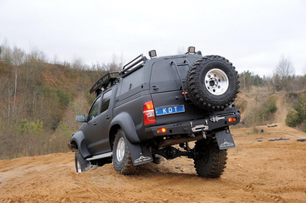 Задний силовой бампер с калиткой крепления запасного колеса KDT для Toyota Hilux Arctic Trucks