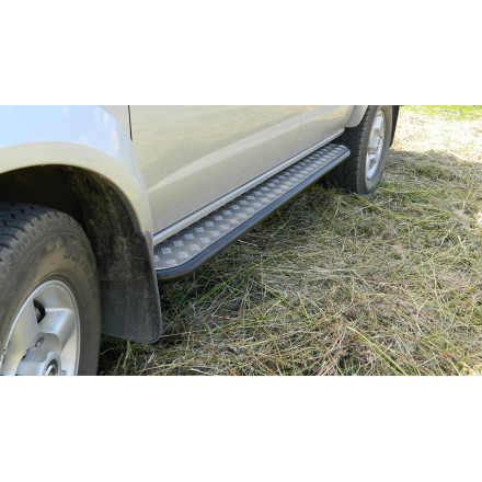 Пороги силовые для Nissan NP300